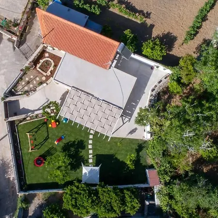 La Casa Rustica Roústika